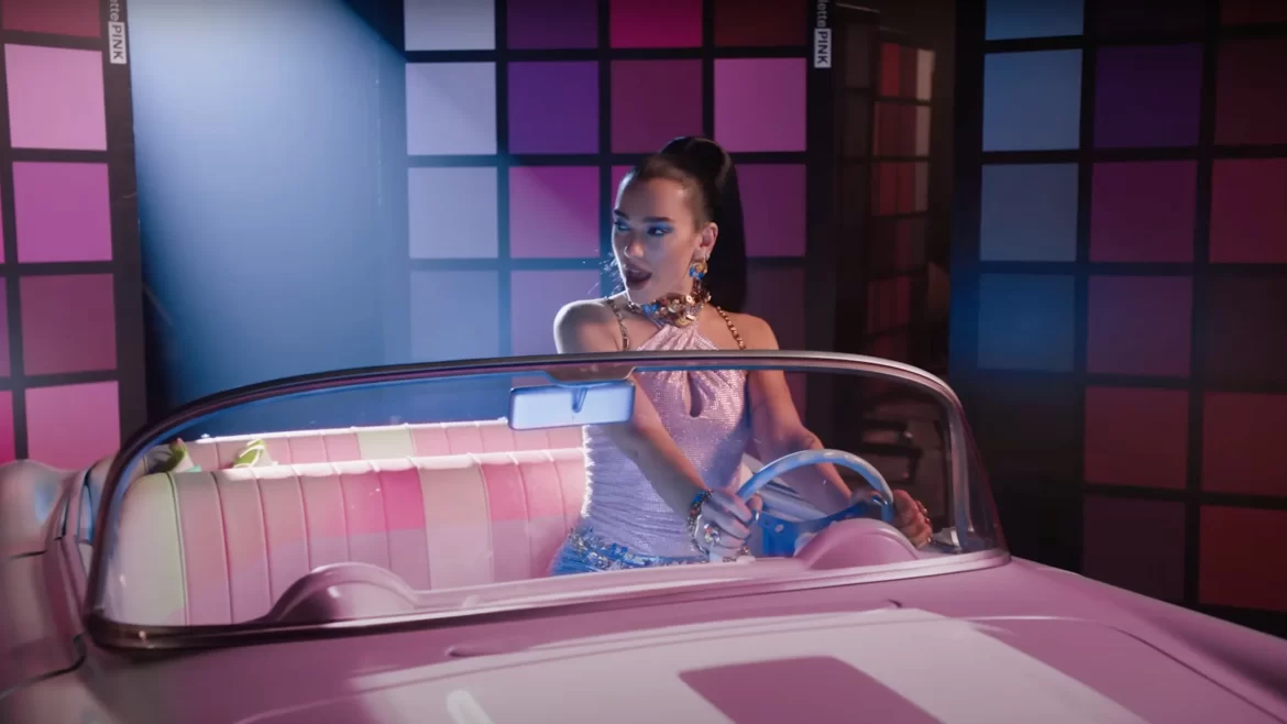 'Dance The Night', Dua Lipa interpreta la canción original de 'Barbie'.
