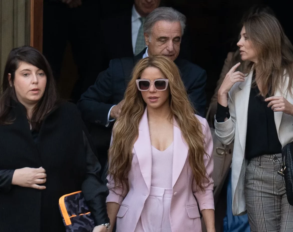 Shakira acuerda pago por multa de 7,3 millones de euros.