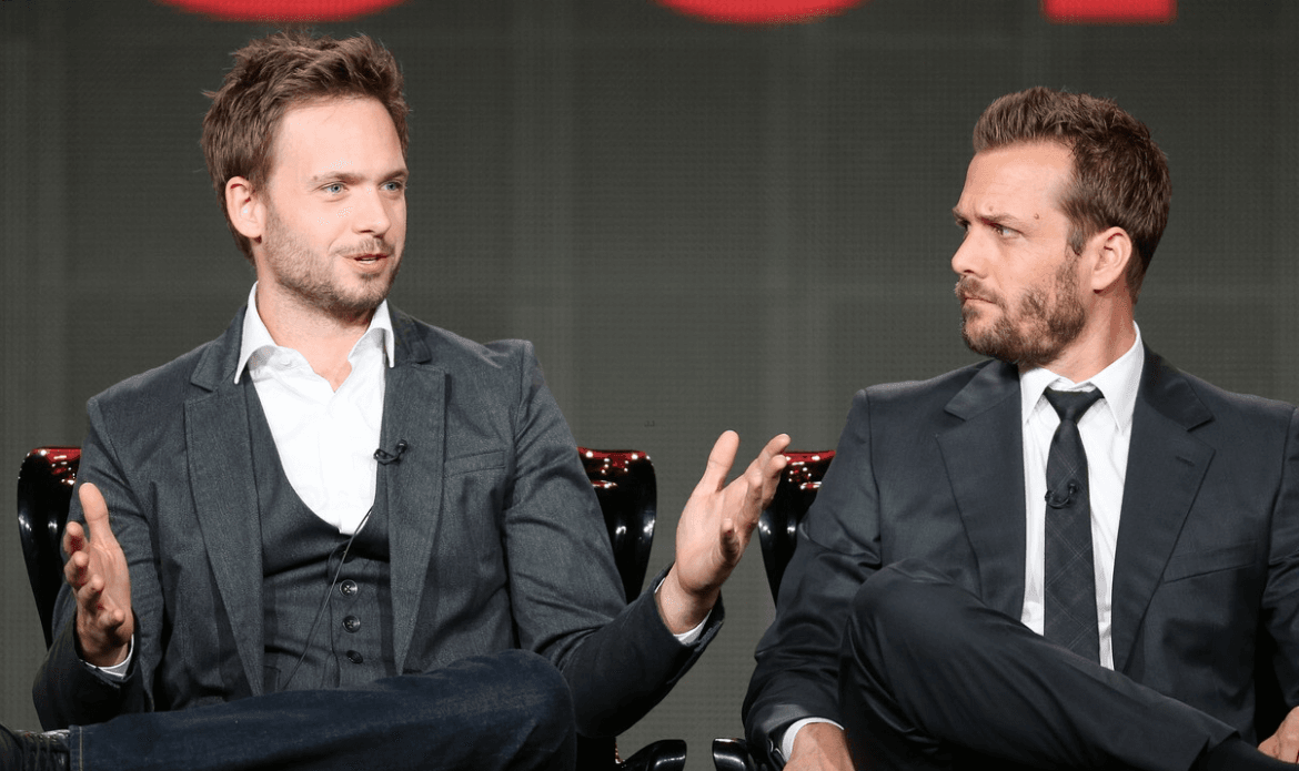 ¿El Regreso de 'Suits'?: Patrick J. Adams y Gabriel Macht en los Golden Globes 2024