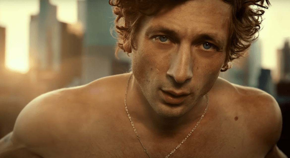 Jeremy Allen White en la Sensual Campaña de Calvin Klein Tras un Exitoso 2023