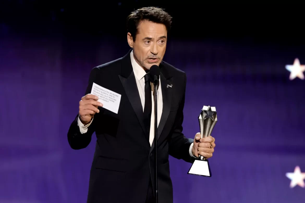 Robert Downey Jr. Abraza Críticas con Humor en su Triunfo en los Critics Choice Awards