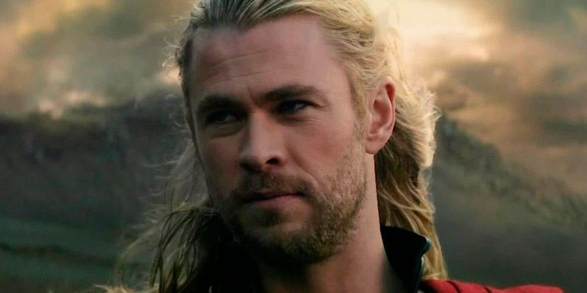 Chris Hemsworth y su Reflexiva Mirada sobre Thor: Love and Thunder