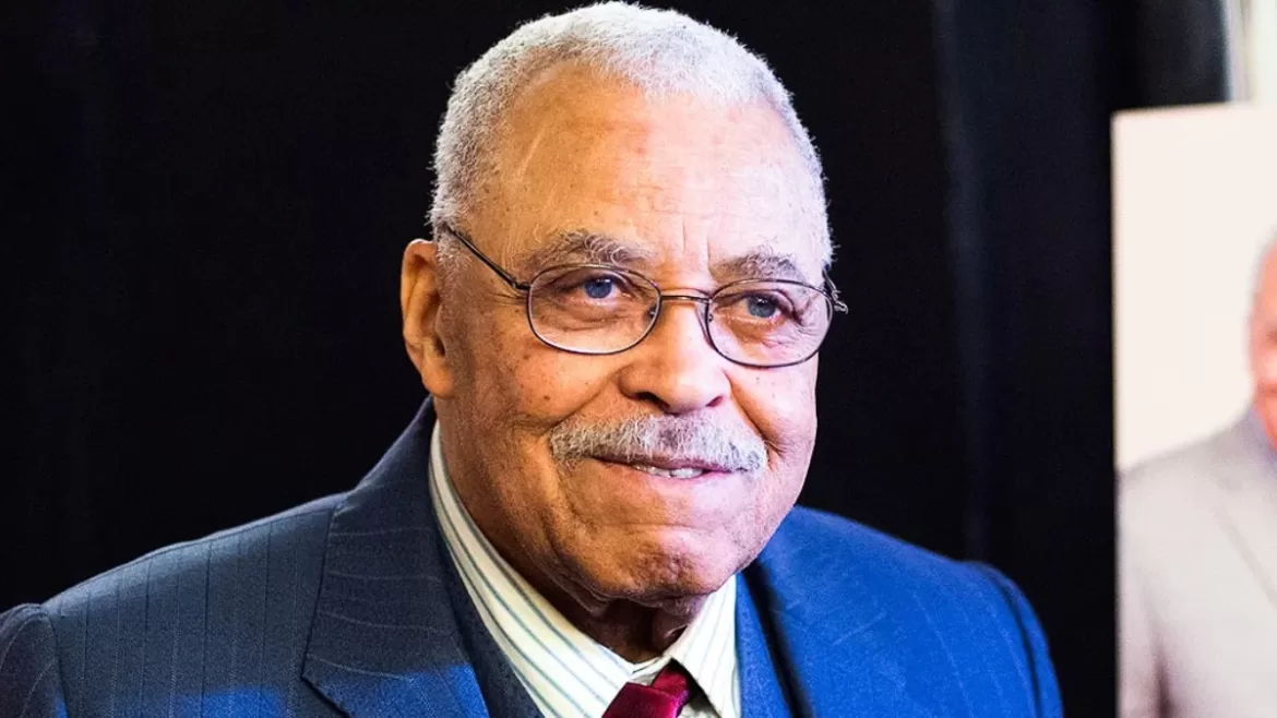 Mufasa: El Rey León" Rinde Tributo a James Earl Jones, Una Voz Icónica e Inolvidable