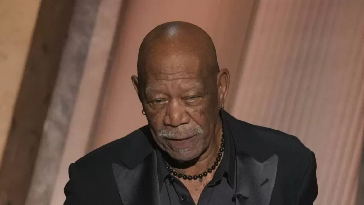 Morgan Freeman rinde homenaje a Gene Hackman.