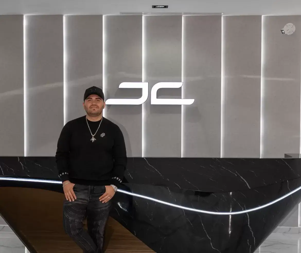 JC Hats: Diez años coronando el estilo del regional mexicano con orgullo latino