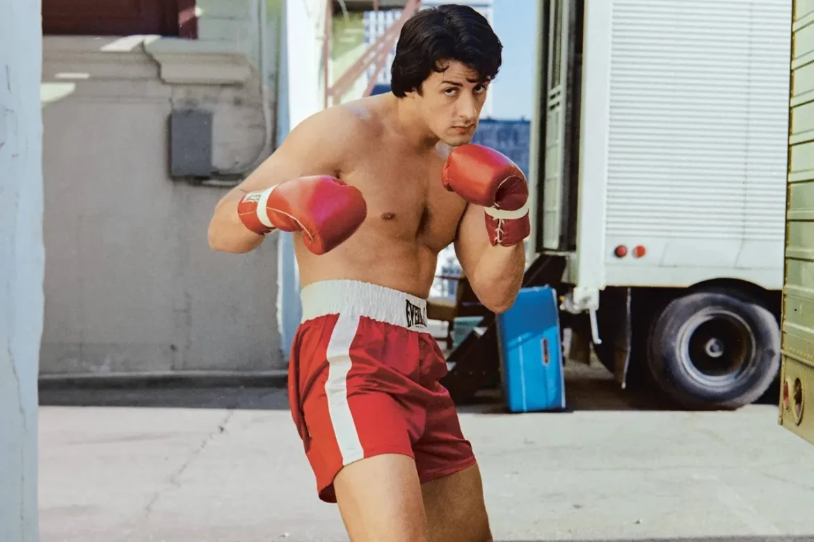 “I Play Rocky”: Anthony Ippolito se transforma en un joven Sylvester Stallone en el biopic sobre la creación de “Rocky”
