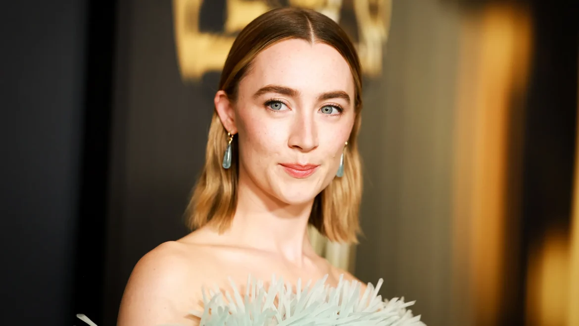 Saoirse Ronan se une al universo de The Beatles: interpretará a Linda McCartney en la saga dirigida por Sam Mendes