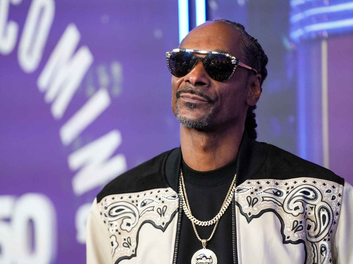 Snoop Dogg promueve el amor y la inclusión con su nuevo sencillo “Love Is Love”