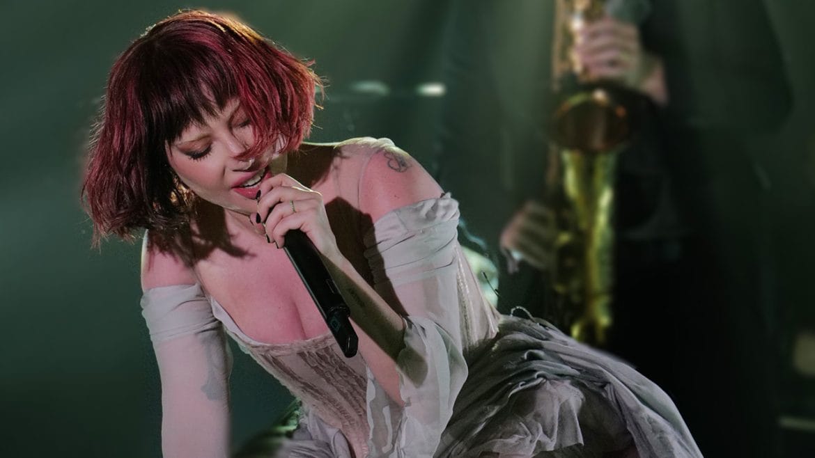 Lady Gaga convierte la Nochebuena en un acto de rebeldía con Harlequin Live