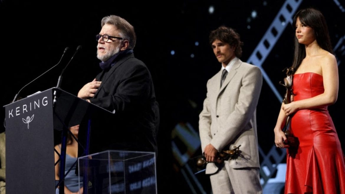 Guillermo del Toro enfrenta una pérdida personal en medio del reconocimiento a Frankenstein
