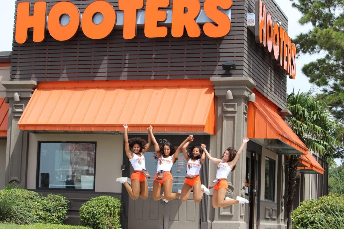 la historia de hooters ahora en el cine