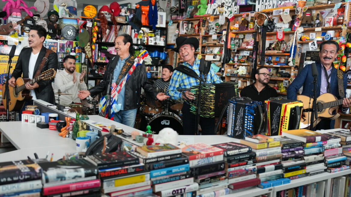 Los Tigres del Norte durante su Tiny Desk Concert en NPR