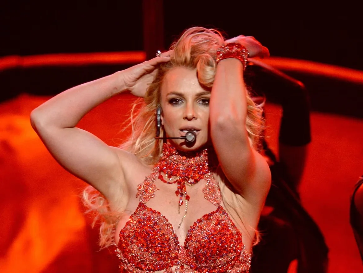 britney spears lanza indirecta